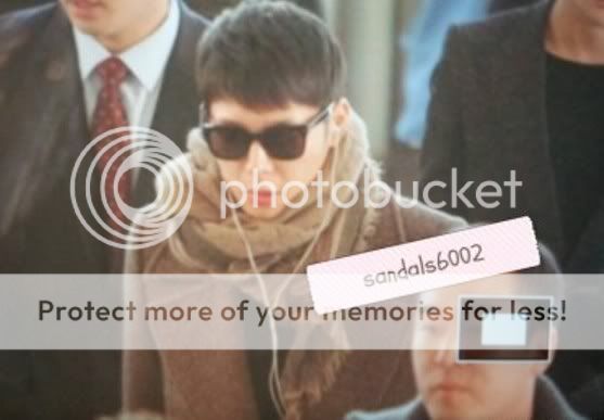 [15.11.12][Pics] Yoochun - Gimpo Airport heading to Japan Ymg6