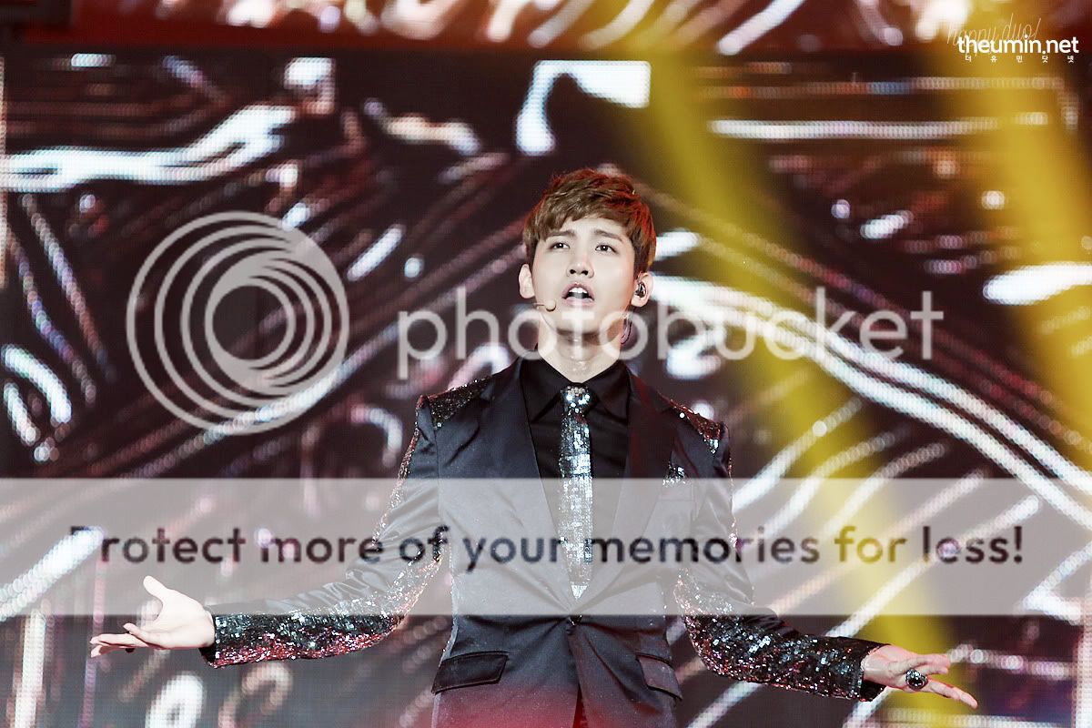 [11.10.12][Pics] Changmin - Nongshim Love Sharing Concert 0005