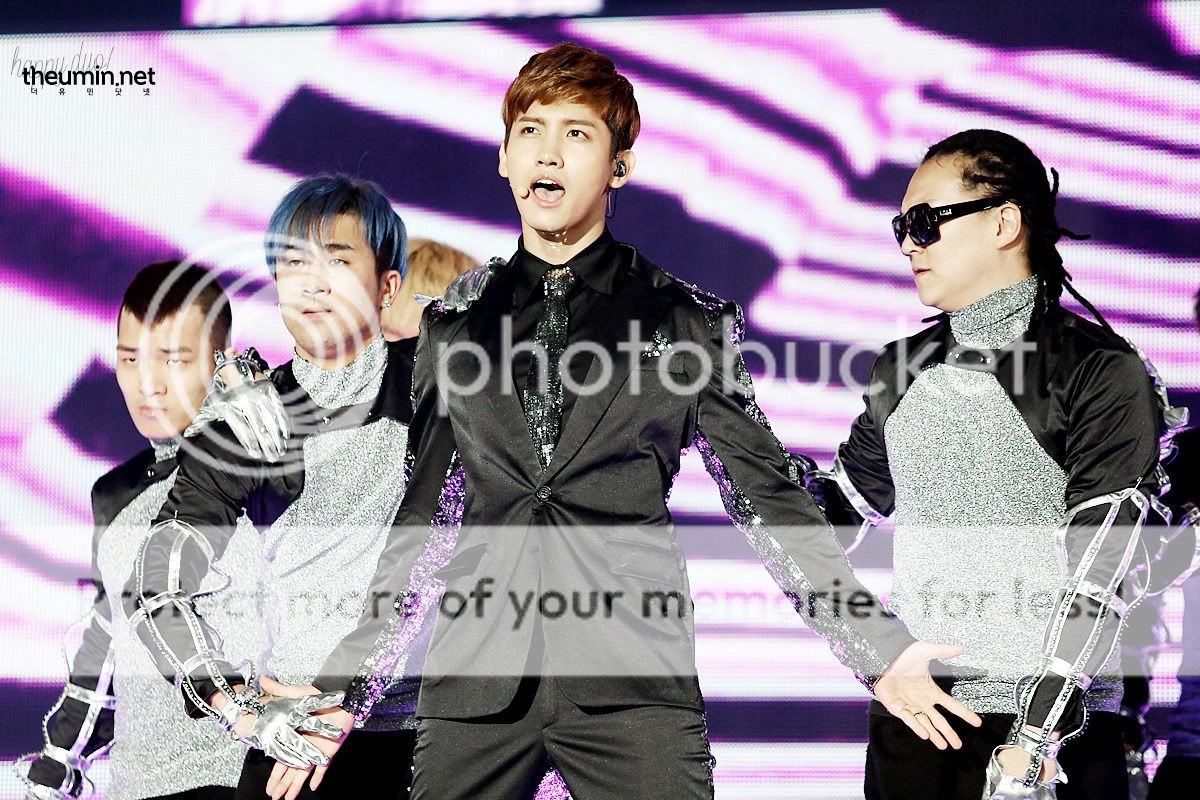 [11.10.12][Pics] Changmin - Nongshim Love Sharing Concert 0008