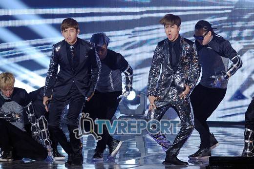 [11.11.12][Pics] TVXQ - Nongshim Love Sharing Concert 47864ffbfbedab64e54c503df736afc378311e9e