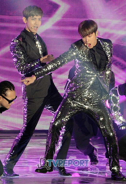 [11.11.12][Pics] TVXQ - Nongshim Love Sharing Concert 83d0212dd42a2834727e24f65bb5c9ea17cebff8