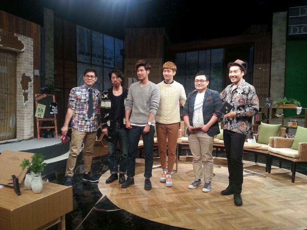 [26.09.12][Pics] TVXQ - 'Do Dream' Recording A3vFLrKCQAA5yRB