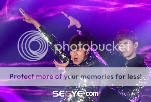 [11.11.12][Pics] TVXQ - Nongshim Love Sharing Concert A5aa0df79052982243fe2b3ed7ca7bcb0846d483