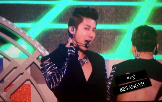 [13.10.12][Pics] YunHo - Music Core Kpop Concert B4-5