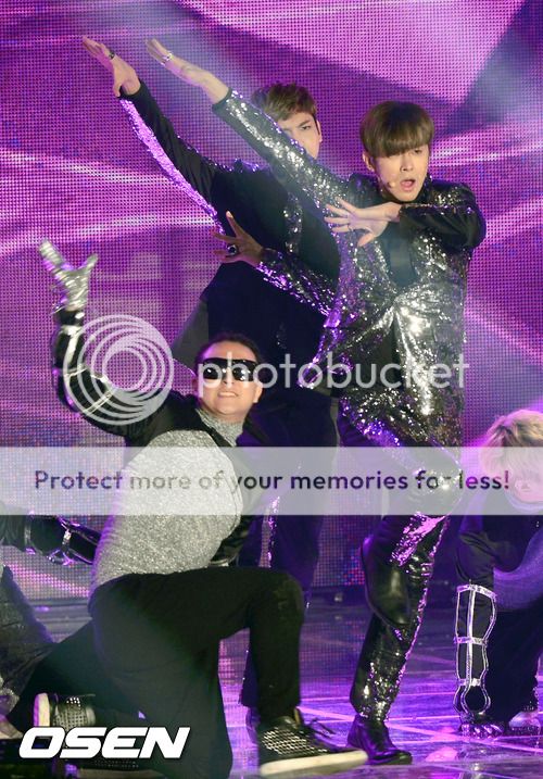 [11.11.12][Pics] TVXQ - Nongshim Love Sharing Concert F3b15743fbf2b211c4fd97b3ca8065380ed78e81