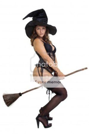 ЖЕНСКИ АДОВИ МАНИПУЛАЦИИ 10655306-sexy-girl-in-witch-costume-isolated-in-white-001