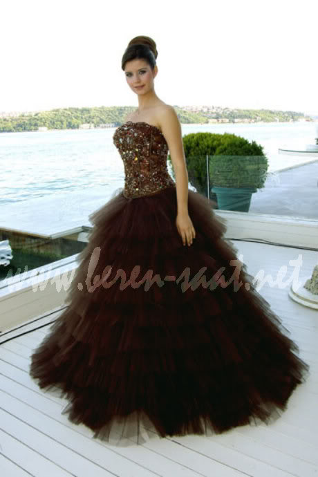 معلومات وصور بيرين سات جديدة2012 البوم صور beren saat مالاتعرفة عن سمر BerenSaat_Beyaz_Moda_Evi_07