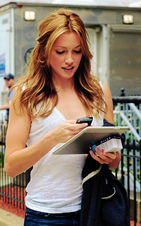 ● Katie Cassidy LMEESTERCOLO