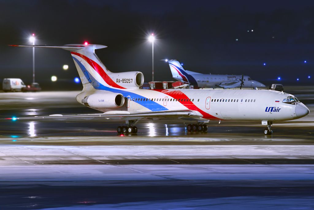 HAJ Februar 2013 RA-85057deicing3-1