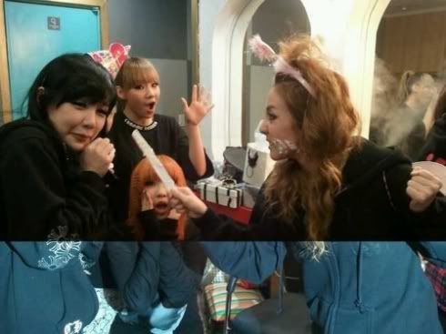 [101112][PIC][ME2DAY] 2NE1 feiern Dara's Geburtstag Daraday004