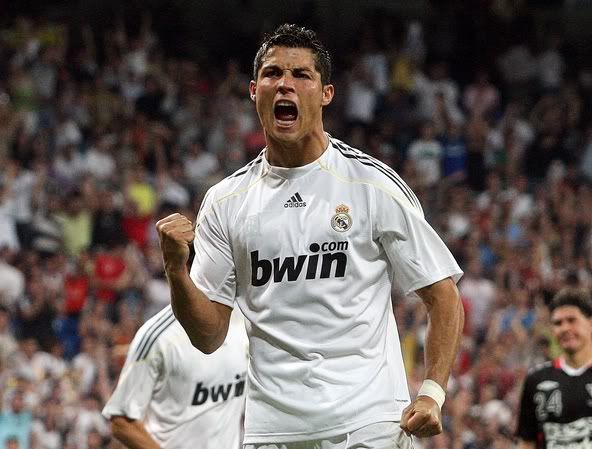 بالفيديو/ رباعية رونالدو تقود الريال لاكتساح سانتاندير وتصدر الليجا Cristiano-ronaldo-real-madrid-09-10-gallery-images-photos-pictures-8