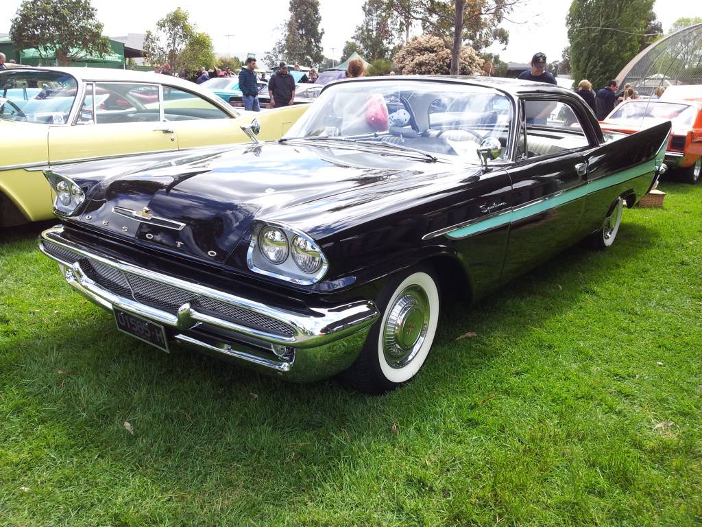 Chryslers at Caribbean Gardens  20121021_114152