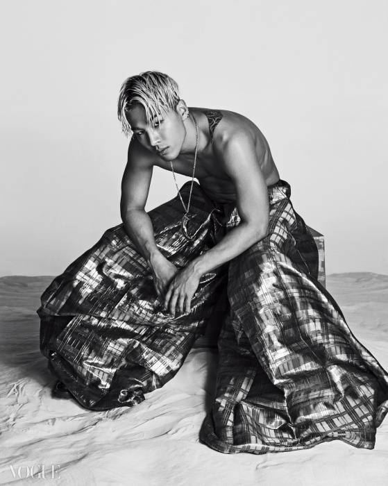 [9/7/14][Dịch] Phỏng vấn Taeyang trên tạp chí Vogue tháng 7/2014 YBVogueOnline14