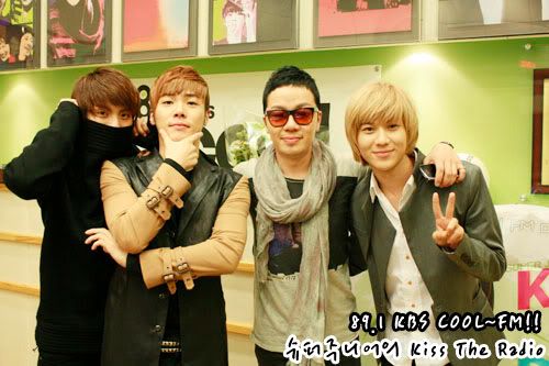 101007 SHINee @ Kiss the radio  73829e18