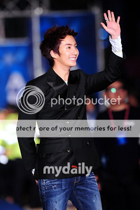 Kim Hyung Jun - 2012 Busan International Film Festival Tour for Japan Fans  - Page 2 201210052218311120_1u