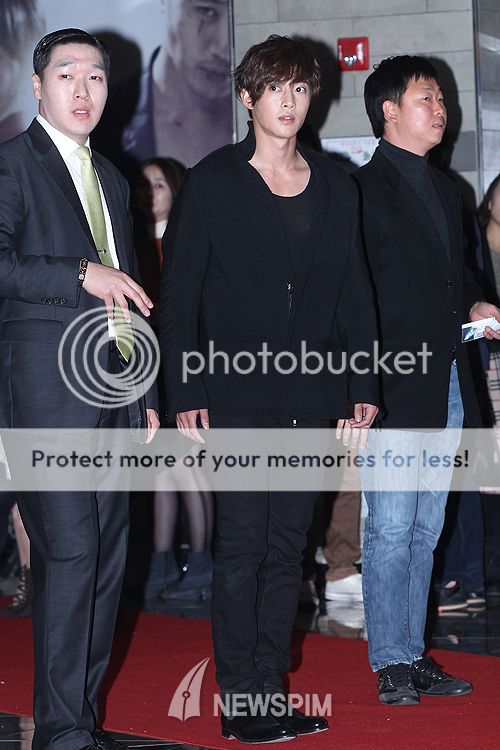 Ким Хьон Джунг присъства на ВИП премиерата на Jackal Is Coming 20121108000701_0