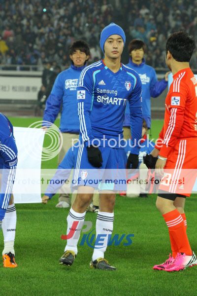 Хьон Джунг до Япония за мача на FC Men срещу японските знаменитости 2012112301504076