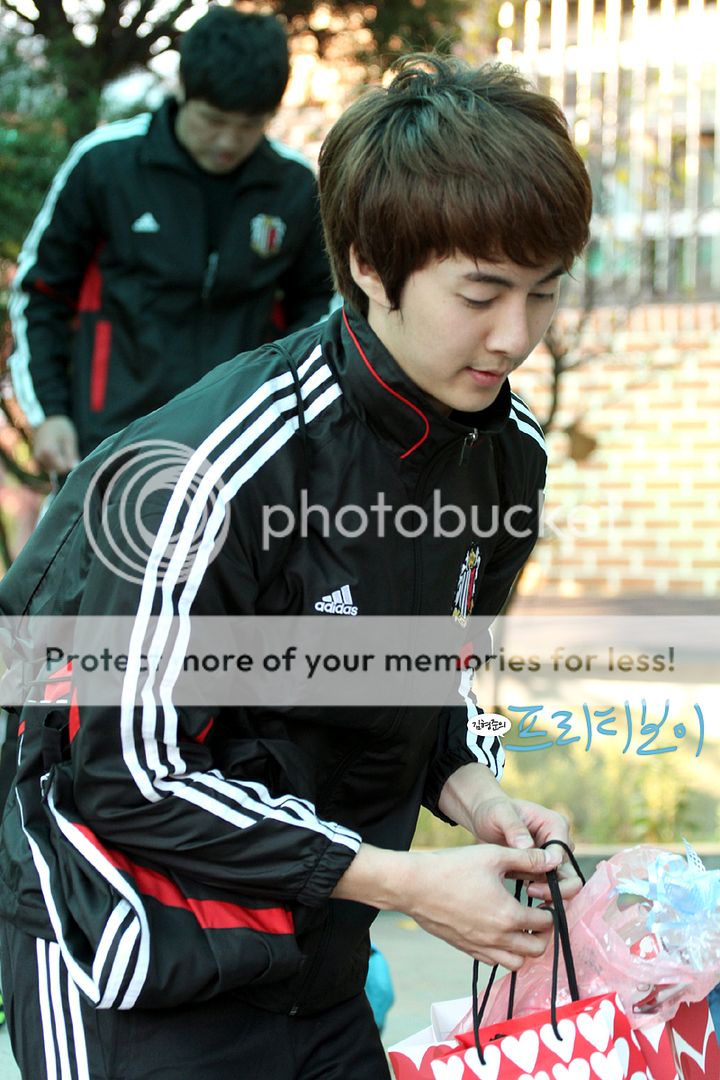 Футболистът Kim Hyung Jun от FC Avengers - Page 3 IMG_1408