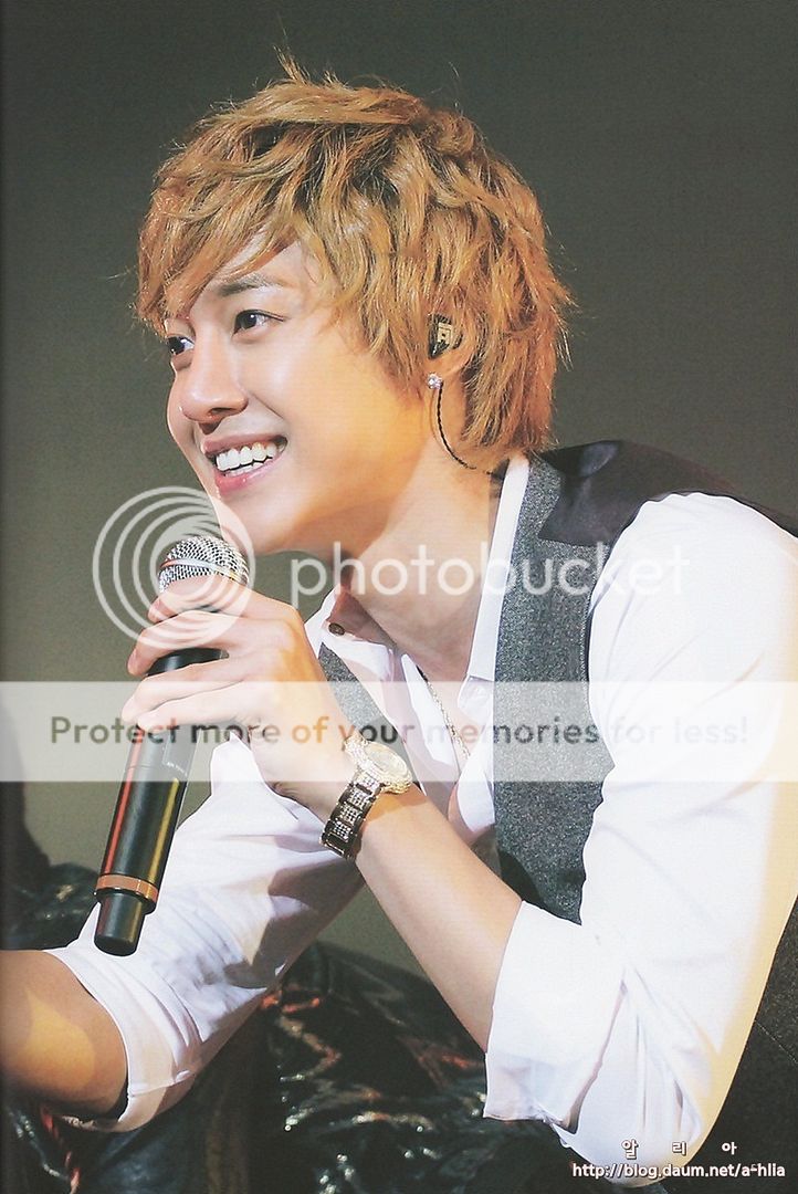 Kim Hyun Joong - First Tour 2011 in Japan - Page 8 PHOTOBOOK-EC9E88EB8A94_EBAAA8EC8AB5_EAB7B8EB8C80EBA19C_41