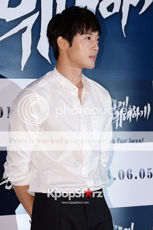 Хьон Джунг на ВИП премиерата на "Secretly, Greatly" 74554-kim-hyun-joong-attends-secretly-greatly-vip-premiere-and-pose-on-red-c