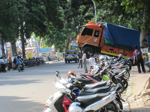 ☼☼☼ Truck standing (foto asli no sotosop) ☼☼☼ IMG_1791