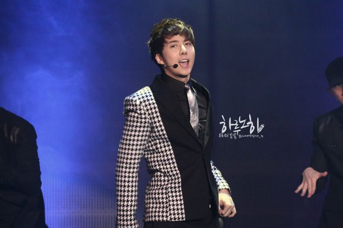 [HJB] Hyung Jun’s 1st Solo Mini Album Showcase in Seoul (3) 0e00a47e70061eb92f73b340