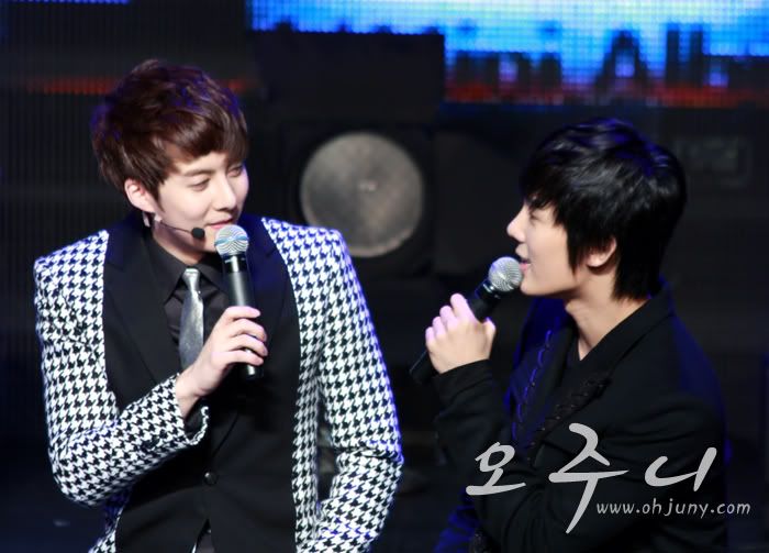 [HJB] Hyung Jun’s 1st Solo Mini Album Showcase in Seoul (2) B414f43e43103e650855a971