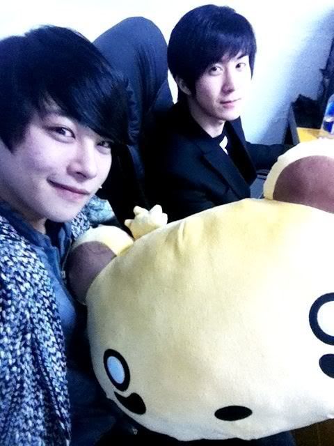 [trans+fotos] HyungJun, JungMin y KyuJong en Twitter (18/19/20/21/22/23/24/25.2.11) Z2ubd