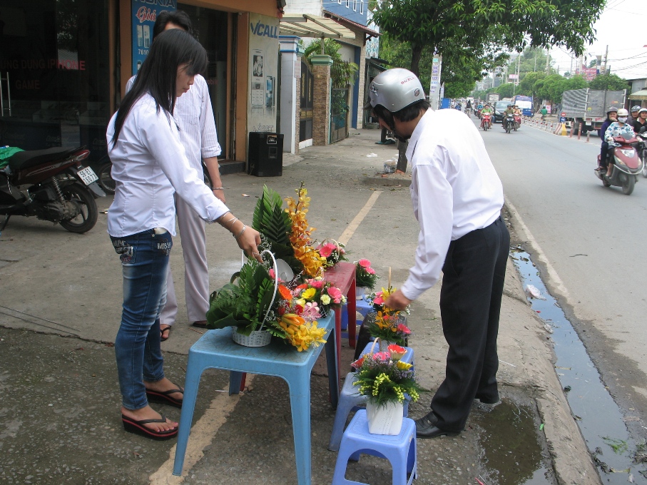 Hoạt động của 87TưNghĩa nhân ngày Nhà giáo Việt Nam 20/11/2012  20thang11201287SGthamThayCo17