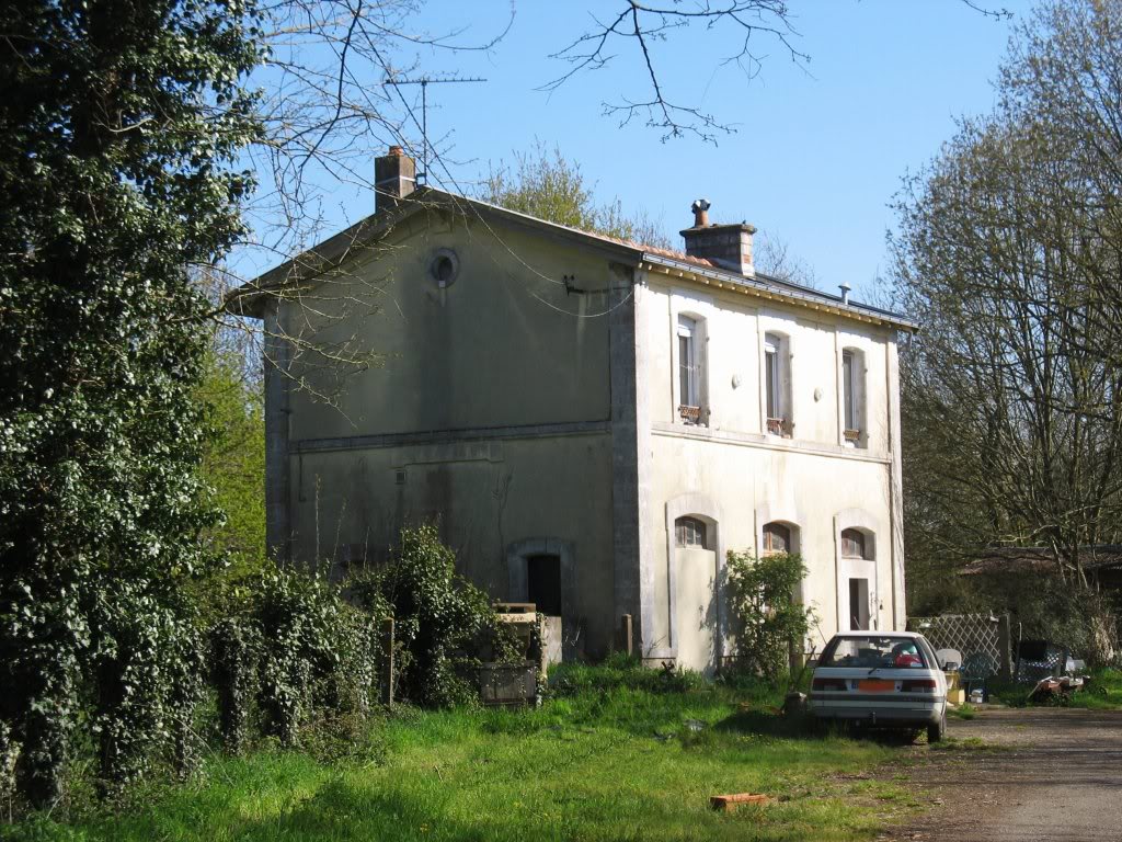 Ligne de Châteaubriant à Montoir de Bretagne (1885-1952) 17-LagaredeBouvron-ctparking