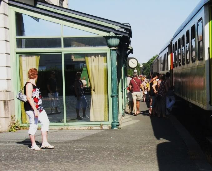 Le CFV: Chemin de Fer de la Vendée de Mortagne sur Sèvre aux Herbiers 26-GareLesHerbiers