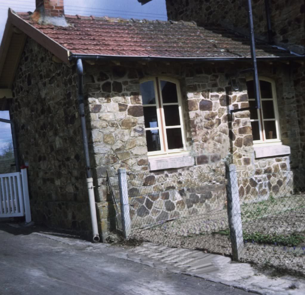 La gare de Plestan de 1960 à nos jours LafacadeSud-SalledattenteBureau