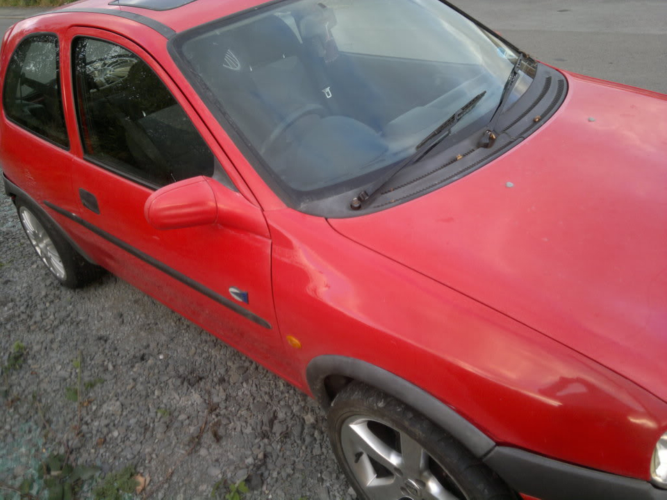 V reg - red 1.2 16v Corsa - RED - Tax & Mot V2