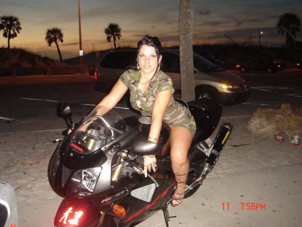 Unas Amigas en sus motos.. 1146833977