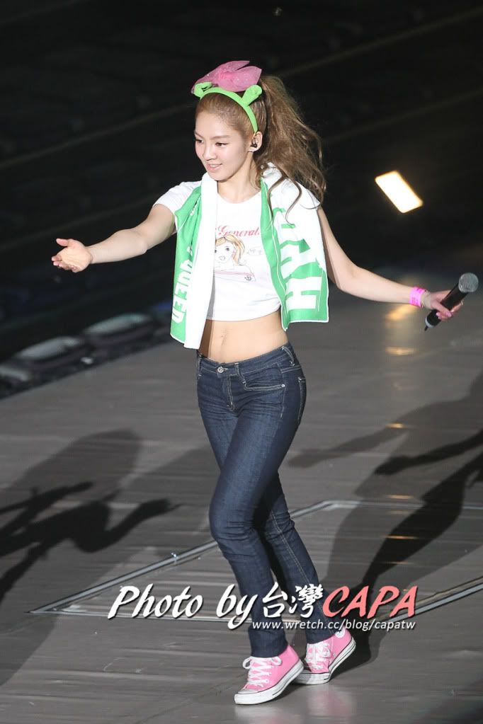 Một số Pic của HyoYeon :) 53000807783750394224o