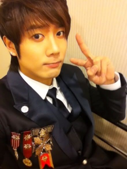 [KJ] Foto puesta en su twitter @2kjdream ~ Prince Shin  15kyu