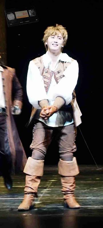 [YS] "The Three Musketeers" Musical Curtain Call (la ultima actuación) [16.12.11] (2) 16ys5