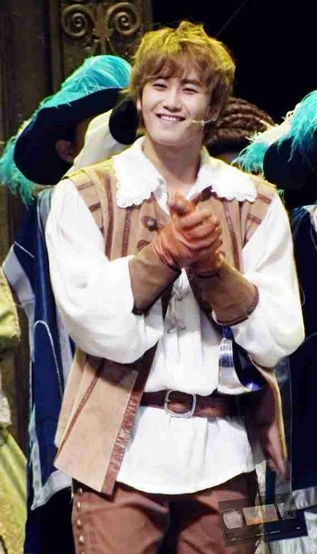 [YS] "The Three Musketeers" Musical Curtain Call (la ultima actuación) [16.12.11] (2) 16ys9