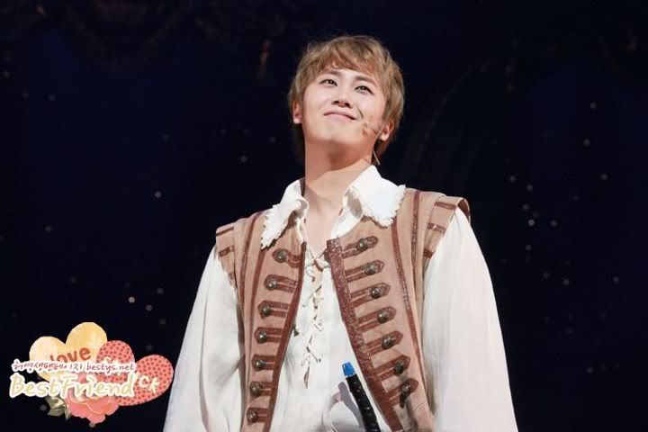 [YS] "The Three Musketeers" Musical Curtain Call [24.12.11] (2)    390627_215199338562024_145767695505189_481780_1266656432_n