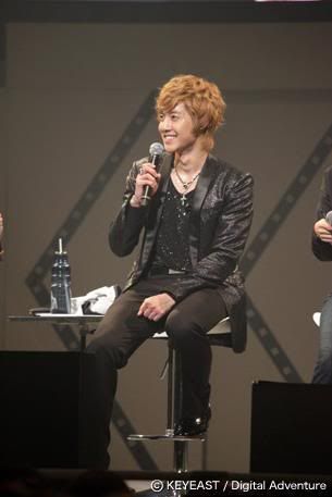[HJL] Japan Official Site New Pictures [20.12.11] 390967_237514886318496_130589590344360_594180_1924534434_n