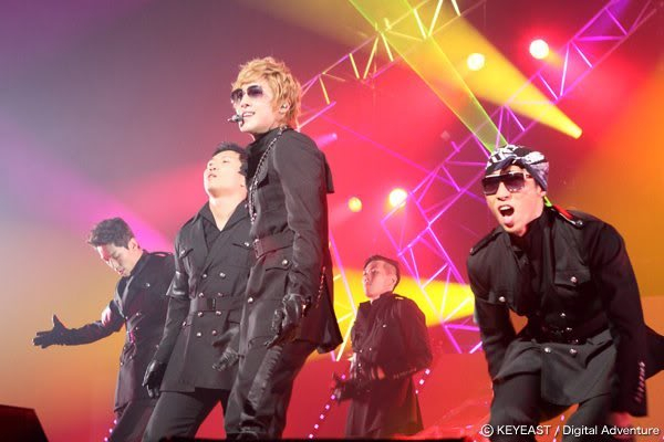 [HJL] Japan Official Site New Pictures [20.12.11] 399143_237514792985172_130589590344360_594175_570269498_n