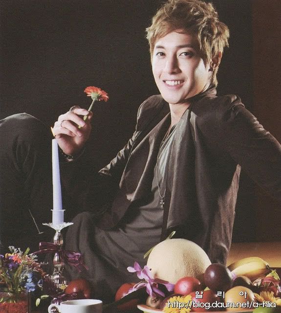 [scans] Kim Hyun Joong - Trendy No.25 and 27  5BTaiwan5DTrendy_No27_11