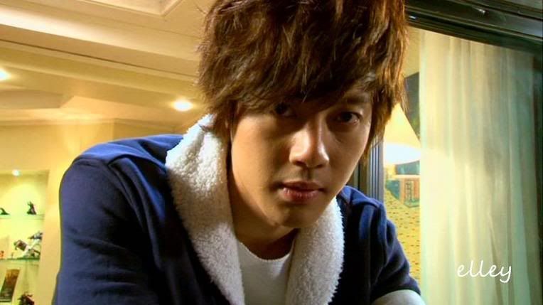 [HJL] "PLAYFUL KISS" Youtube Version DVD Psc3