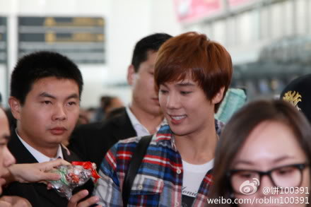 [JM] Saliendo del Guangzhou Airport, China hacia Taiwan [11.12.11] (2) Roblin11dsf