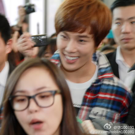 [JM] Saliendo del Guangzhou Airport, China hacia Taiwan [11.12.11] (2) Roblin12dsf