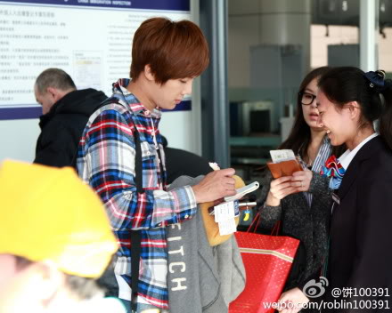 [JM] Saliendo del Guangzhou Airport, China hacia Taiwan [11.12.11] (2) Roblin25