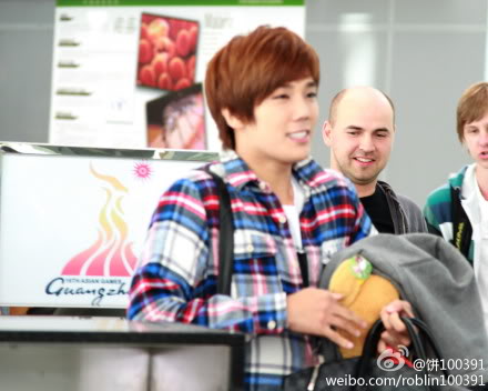 [JM] Saliendo del Guangzhou Airport, China hacia Taiwan [11.12.11] (2) Roblin3sdf