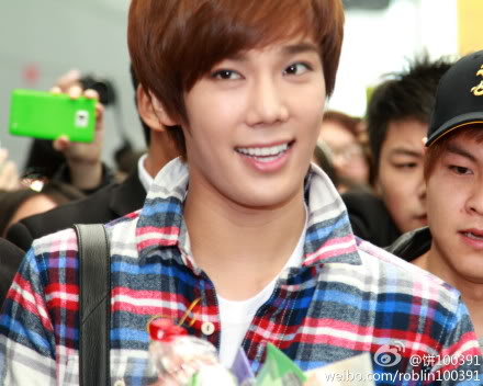 [JM] Saliendo del Guangzhou Airport, China hacia Taiwan [11.12.11] (2) Roblin7df