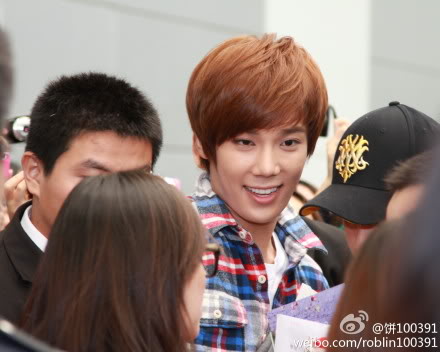 [JM] Saliendo del Guangzhou Airport, China hacia Taiwan [11.12.11] (2) Roblin8sdffff