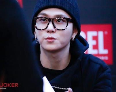 [PICS] [27.11.12] Junhyung @ Diesel Fan Signing 319630_496949183670335_942949198_n